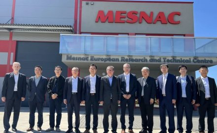 商務部歐洲司司長餘元堂一行到軟控歐洲研發中心調研